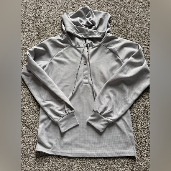 Amazon Gray Long Sleeve Relaxed Sweatshirt - Picture 3 of 7